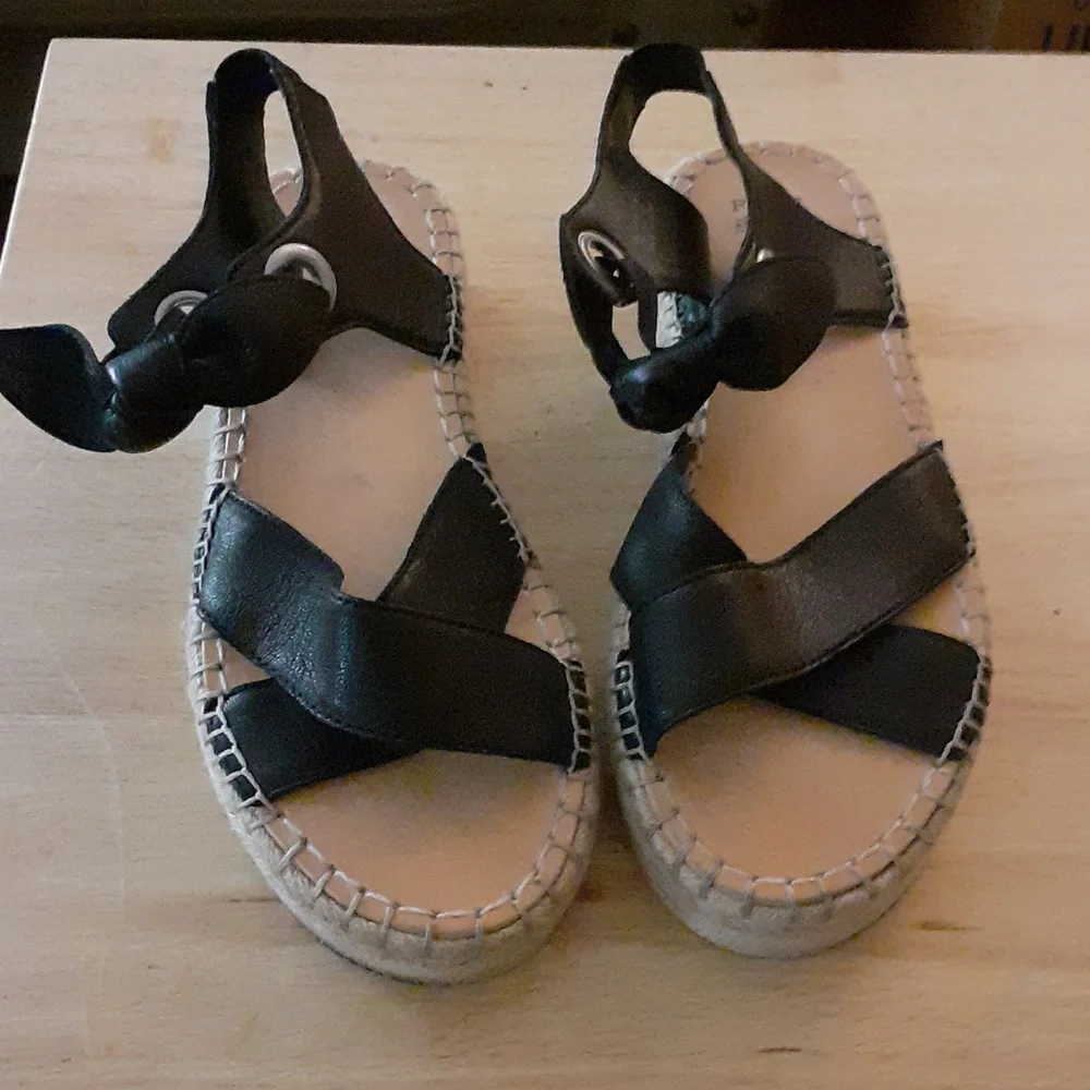 Frye and Co sandals - Picture 1 of 5